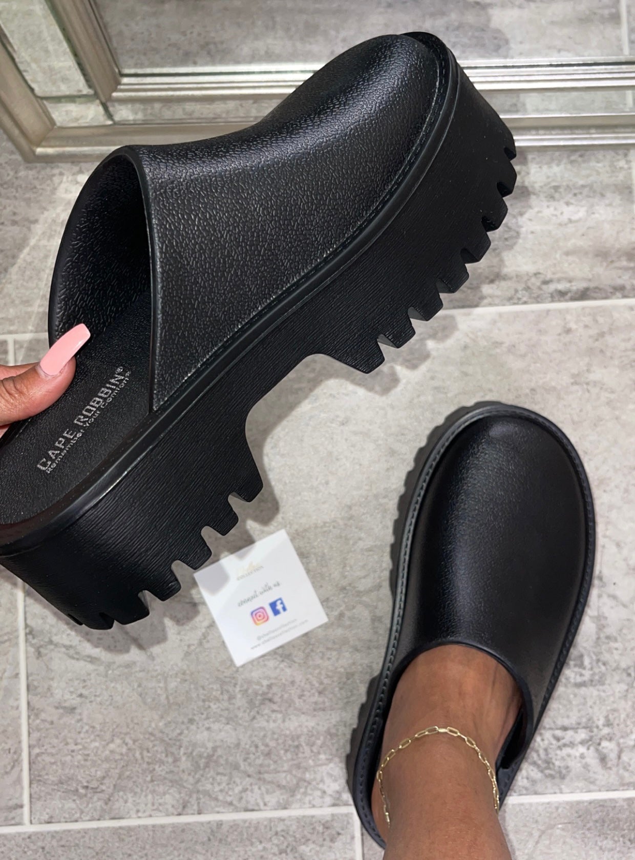 Clogs (Black)